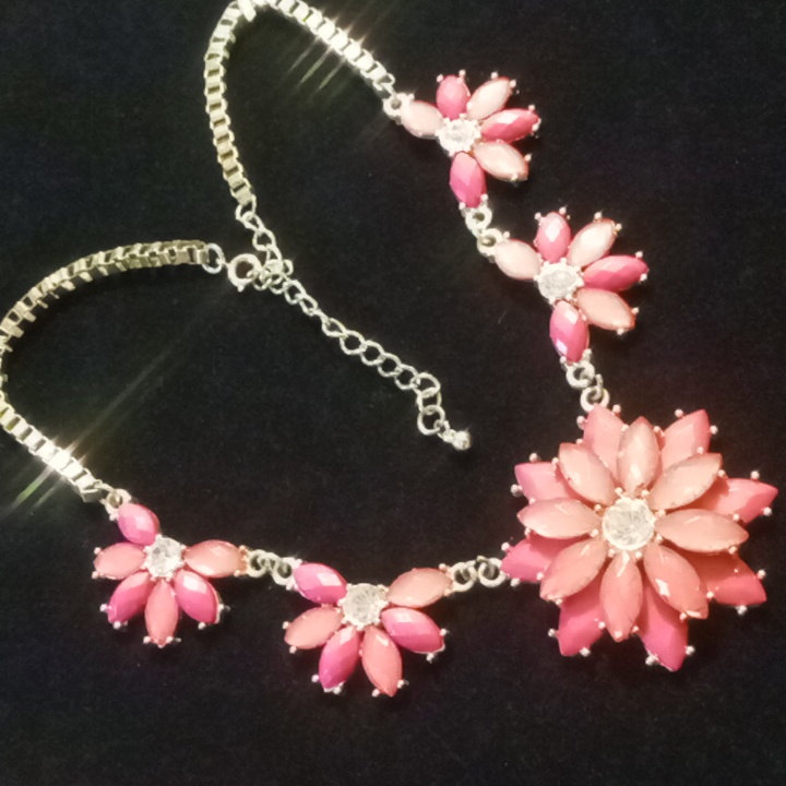 Floral Statement Necklace On A Heavy Boxed Chain.18 To 22 Inches Long